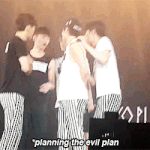 [EXO] 애들 준면이한테 물<b>뿌림</b>ㅋㅋㅋ