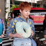 [시우민] 시우민 튜브들고 <b>수영장가요</b> ㅋㅋ