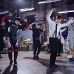 [방탄소년단] 단체로 잘 못 해서 벌 <b>서고</b> 있는 방탄