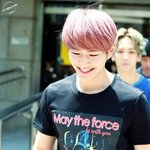 <b>분홍</b> 머리의 男아이돌 비주얼