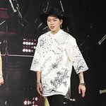 시크한 블랙 앤 화이트 패션의 블락비 <b>지코</b>