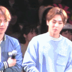 [시우민] <b>팔짱</b>끼는법을 잠시 잊은 시우민ㅋㅋㅋㅋ