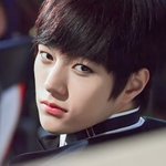 고개돌려 <b>팬</b> 바라보는 <b>아이돌</b>