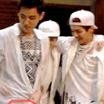 [EXO] <b>덜렁</b> 하나 올리고간다