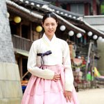 한복을 <b>소화</b>시키는 이연희의 비주얼