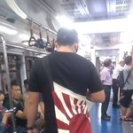 [고급엽호b] 욱일<b>승천</b>기(전범기) 가방 매고 지하철에 탄 남자