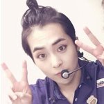 [시우민] 선배님한테 마이크 받고 노래부르는 시우민 ㅋㅋ