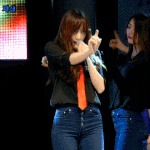 벌 무서워 하는 하니 (<b>but</b> 양봉업자)