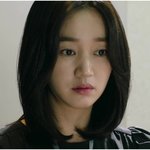 옷 색깔에 따라 미모에 <b>갭</b>이 생기는 수애