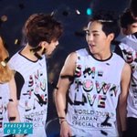 [시우민] 오늘 엔딩에서 <b>선배</b>님들이랑 시우민 ㅋㅋ