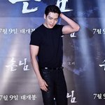 김우빈의 짐승돋는 팔근육