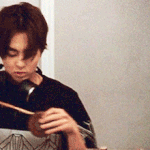 [시우민] 시우민)세상에서 젤 섹시하게 줄자 빼는 사람 ㅋㅋ