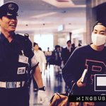 [EXO] 일본<b>공항</b>직원이랑 시우민의 훈훈한 투<b>샷</b> 