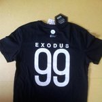 [시우민] 시우민스파오블랙T  부담되지만 엄청 이뻐 ㅋㅋㅋ