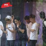 [시우민] 아래 <b>팬</b>들을 바라보는 시우민 >.<