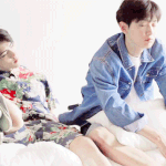 [EXO] 오래도록 쓰지 않아서 꽤 <b>구형</b>인 모델을 보고는 대리점에...