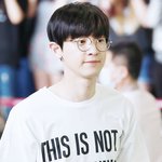 [EXO] 그를 기다리면서는 휴대폰 <b>기기</b>변경을 해야겠다