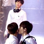 [EXO] 애들아 얘네 <b>질투</b>하는 눈빛 너무 귀엽지않음?ㅋㅋ