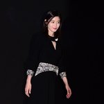 <b>올</b>블랙입은 전지현의 분위기