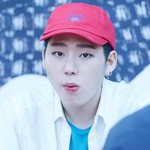 머리에 강아지 꼬리 달고 <b>팬</b>싸<b>온</b> 지코