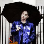 [시우민] ㅅㄷ솔리드 <b>우산</b>글 댓글에 이 짤 올려준 웅녀!