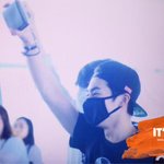 [시우민] 오늘 시우민 왤케 기분좋아보이지? ㅋㅋㅋ