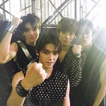 [EXO] 너네 시들해질<b>때쯤</b> 딱 루키즈 나오잖아