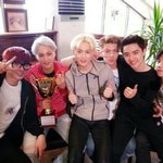 [EXO] 준면이가 찬열이 때리는 <b>시늉</b>만 하는