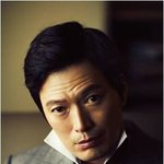 머리부터 발끝까지 영화 비주얼인 이 남자..