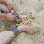 슬리퍼 신고 바닷가 놀러가면 이렇게됨.jpg