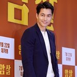 <b>눈싸움</b> 잘할 것 같은 스타