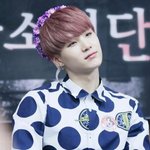 男아이돌의 화려한 <b>무늬</b> 옷들