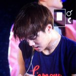 [카이] 종인이 바보.. 목에 <b>휴지</b> 붙었어ㅋ