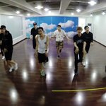 [EXO] 민석이 신발 조카 사뿐해<b>보임</b>