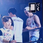 [EXO] 손 잡아주는 경수 ㅋㅋ