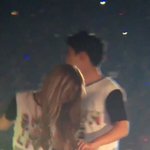 [EXO] 경수가 그 여자분 손잡아줬어 ㅠㅠ