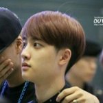 [EXO] 디오 <b>쉰내</b>나서 카이 코막는짤