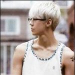 [세훈] <b>나시</b>입고 지나가는 움짤 찾음 ㅠㅠ