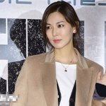 김소연, 청순 이미지 벗은 파격 화보 