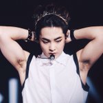 [EXO] 근육과 겨털의 <b>콜라보</b>