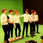 [EXO] 디오가 다리 젤 짧네