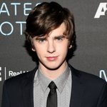 훈훈하게 큰 <b>프레디</b> 