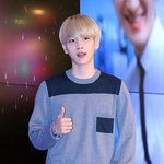 [EXO] 백현이 손도 이쁘고 <b>얼굴</b>도 <b>존</b>예