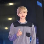 [EXO] 엑소 백현, '<b>엄지</b> 척! 금빛 왕자님'