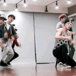 [EXO] 자기 <b>팬클럽</b> 1주년됐다고 챙겨주는 아이돌이 어딨냐