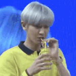 [EXO] 아 맞다 나 광고 모델이지.<b>gif</b>