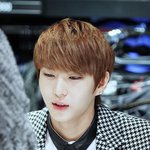 얼굴이 <b>조명</b>인 듯한 男아이돌