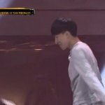 [쇼미더머니] 송민호 다리 물고 <b>뿌듯</b>해하는 블랙넛