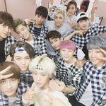 <b>입덕</b> 위기인 아이돌 있어?
