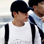 [EXO] 경수 운동하고 어깨진짜많이넓어졌어